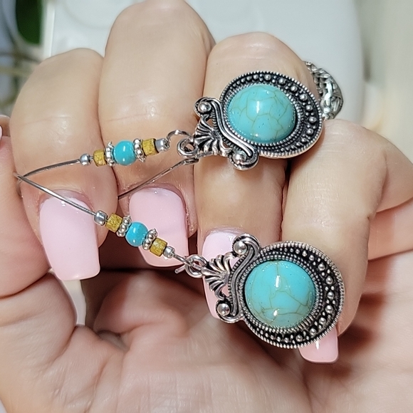 🔥LAST PAIR🔥 Howlite Medallion Dainty Wire Drop Earrings - Picture 6 of 6